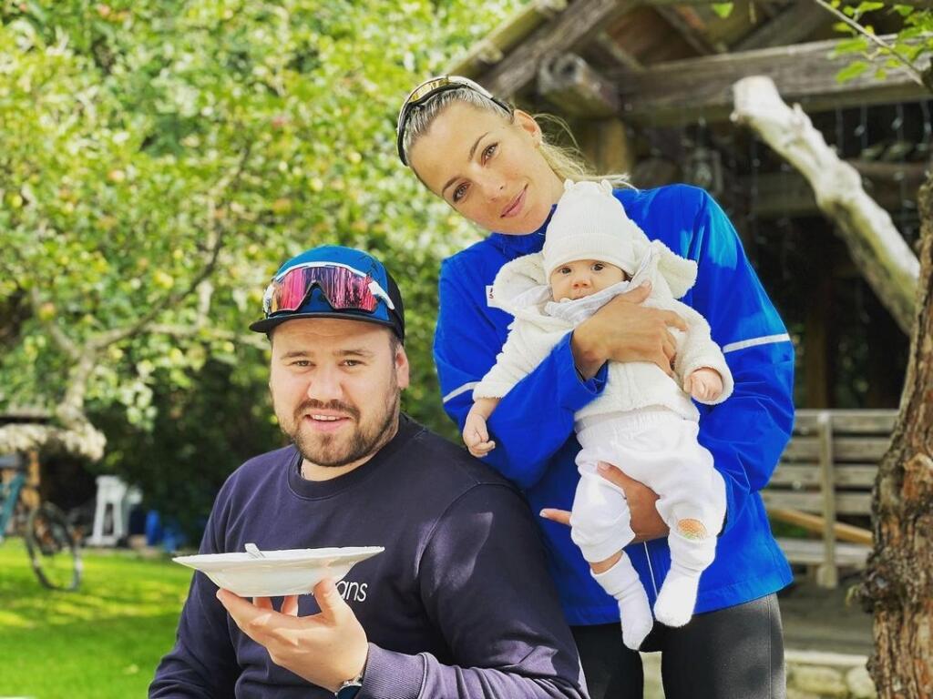 Naša dlhoročná reprezentantka v biatlone si materstvo očividne užíva.