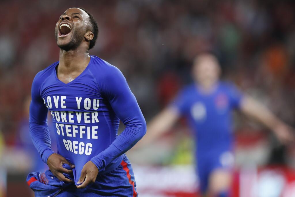 Anglický futbalový reprezentant Raheem Sterling je nespokojný so svojou hernou vyťaženosťou a chce opustiť Manchester City.