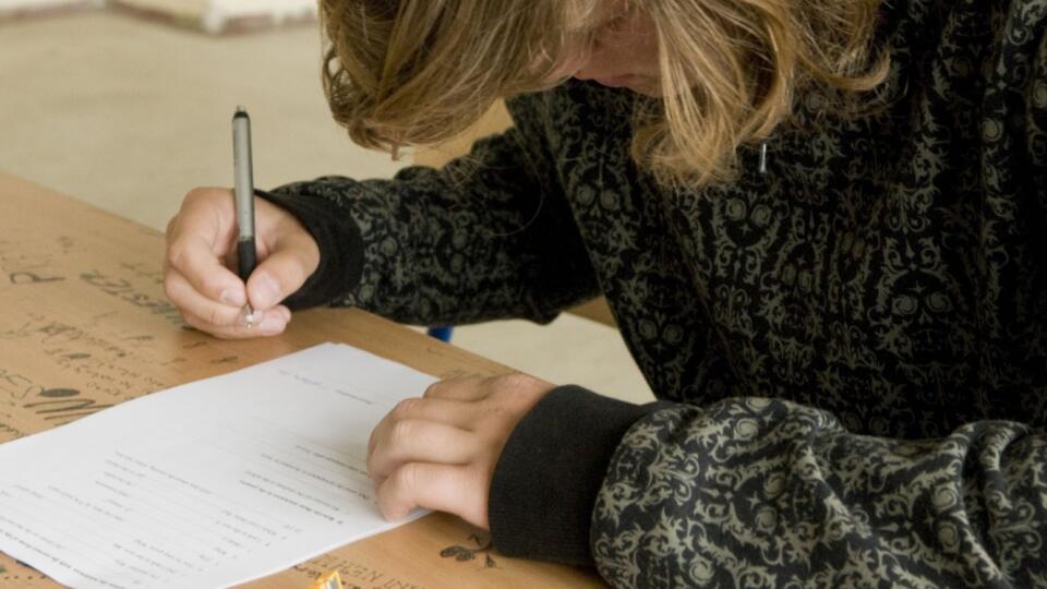 Na snímke študenti pri prijímacej skúške
