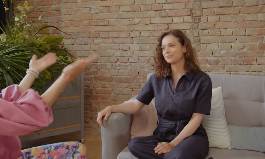 Marcinková v novom videoklipe Nely Pociskovej úplne žiari