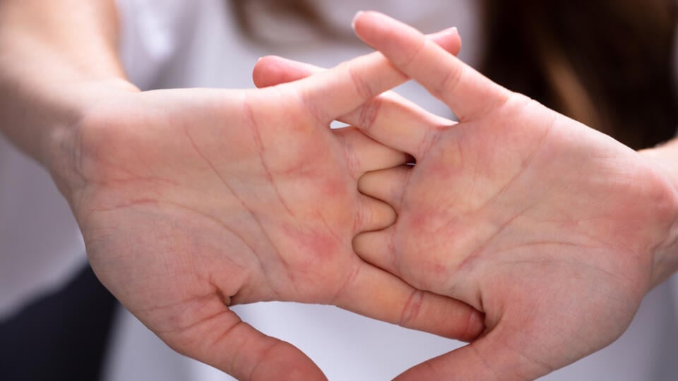 Close-up,Of,Woman,Cracking,Their,Knuckles,At,Home