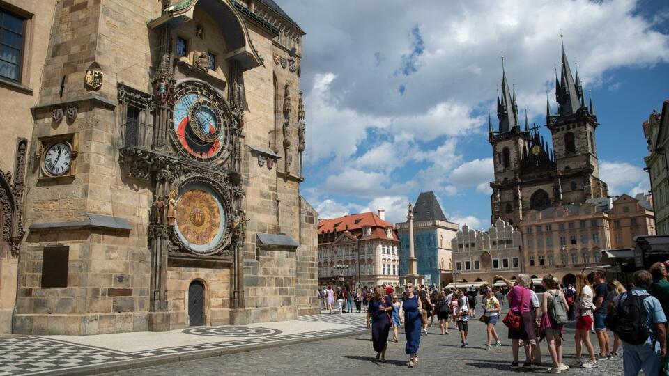 Pražský orloj na Staromestskom námestí v Prahe.