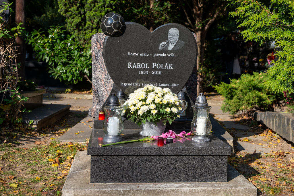 Polákov hrob je neprehliadnuteľný.