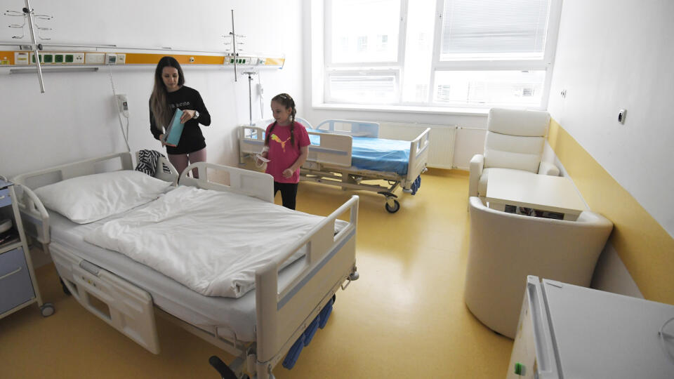 Otvorenie modernizovaného Centra cystickej fibrózy v priestoroch Detskej fakultnej nemocnice v Košiciach 18. mája 2023. Na snímke izba pre pacientov s cystickou fibrózou. FOTO TASR – František Iván