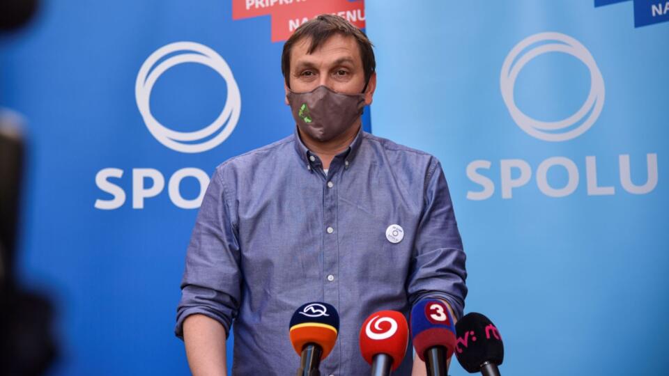 Na snímke novozvolený predseda mimoparlamentnej politickej stranu SPOLU - občianska demokracia Juraj Hipš počas tlačovej konferencie v Bratislave 25. apríla 2020. FOTO TASR - Pavol Zachar