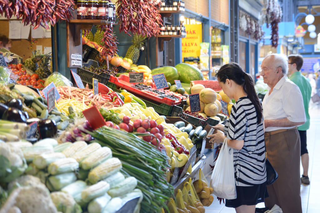 Budapest,,Hungary,,July,10,,2015:,People,Shopping,Inside,Great,Market