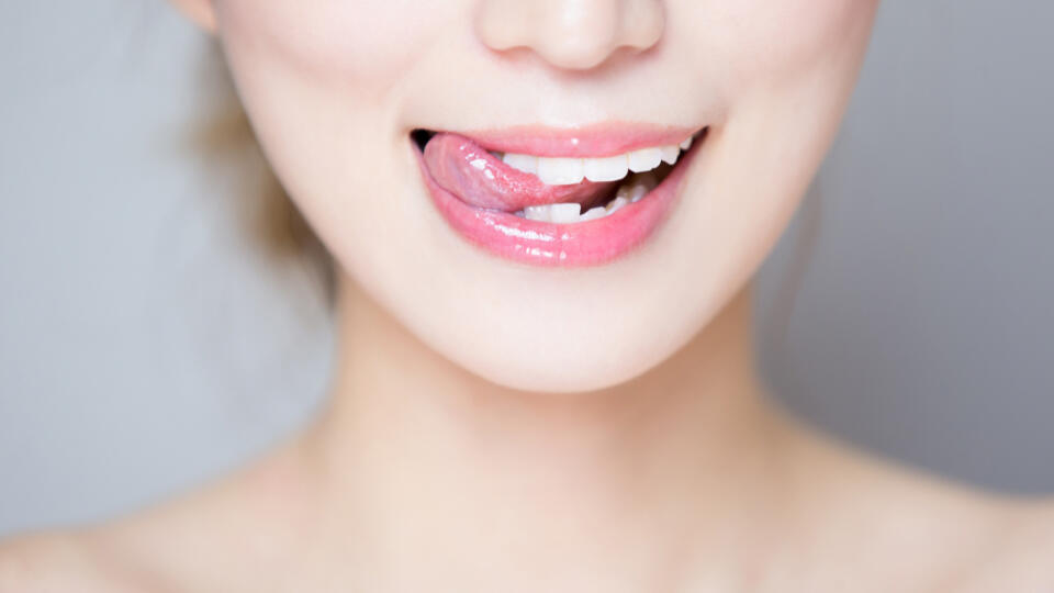 Close,Up,Of,Beauty,Woman,Teeth,And,Tongue