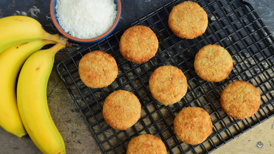 Two,Ingredient,Banana,Coconut,Cookies,On,Cooling,Rack