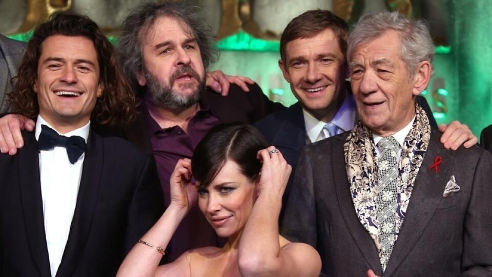 Hlavní protagonisti ďalšieho filmu o hobitoch sa zišli na jeho premiére v Londýne.