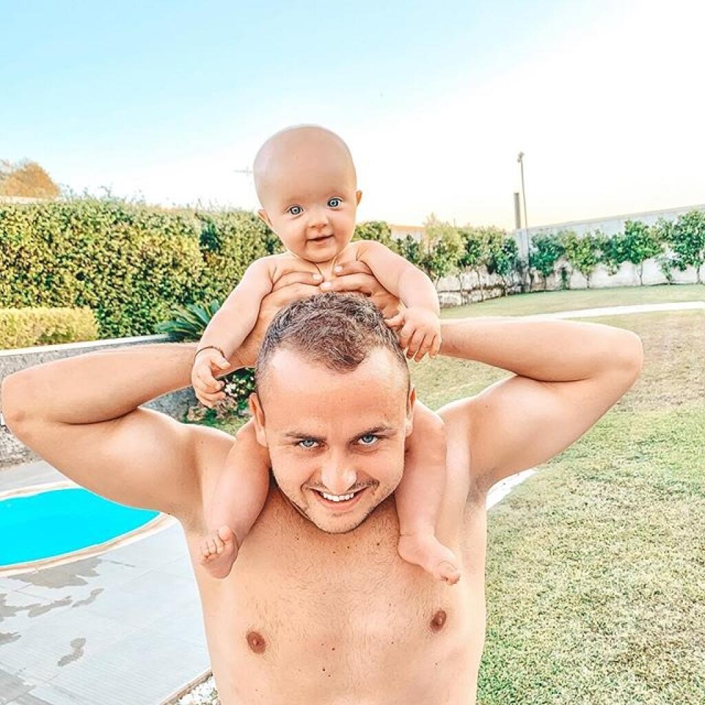 Lobotka a Nízlová bývali spolu v Neapole po narodení dcérky. Po rozchode však Daniela s Lindou odišla na Slovensko. Tam si kúpila dom spolu so sestrou Veronikou.