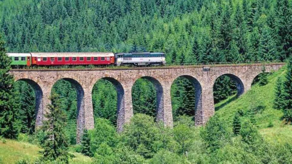 Chmarošský viadukt turisti milujú.