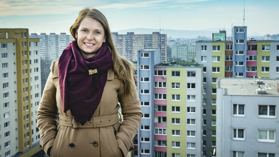 Janu Žjak zaujíma architektúra socializmu. Vďaka tomu a vďaka pandémii vznikli originálne brošne.