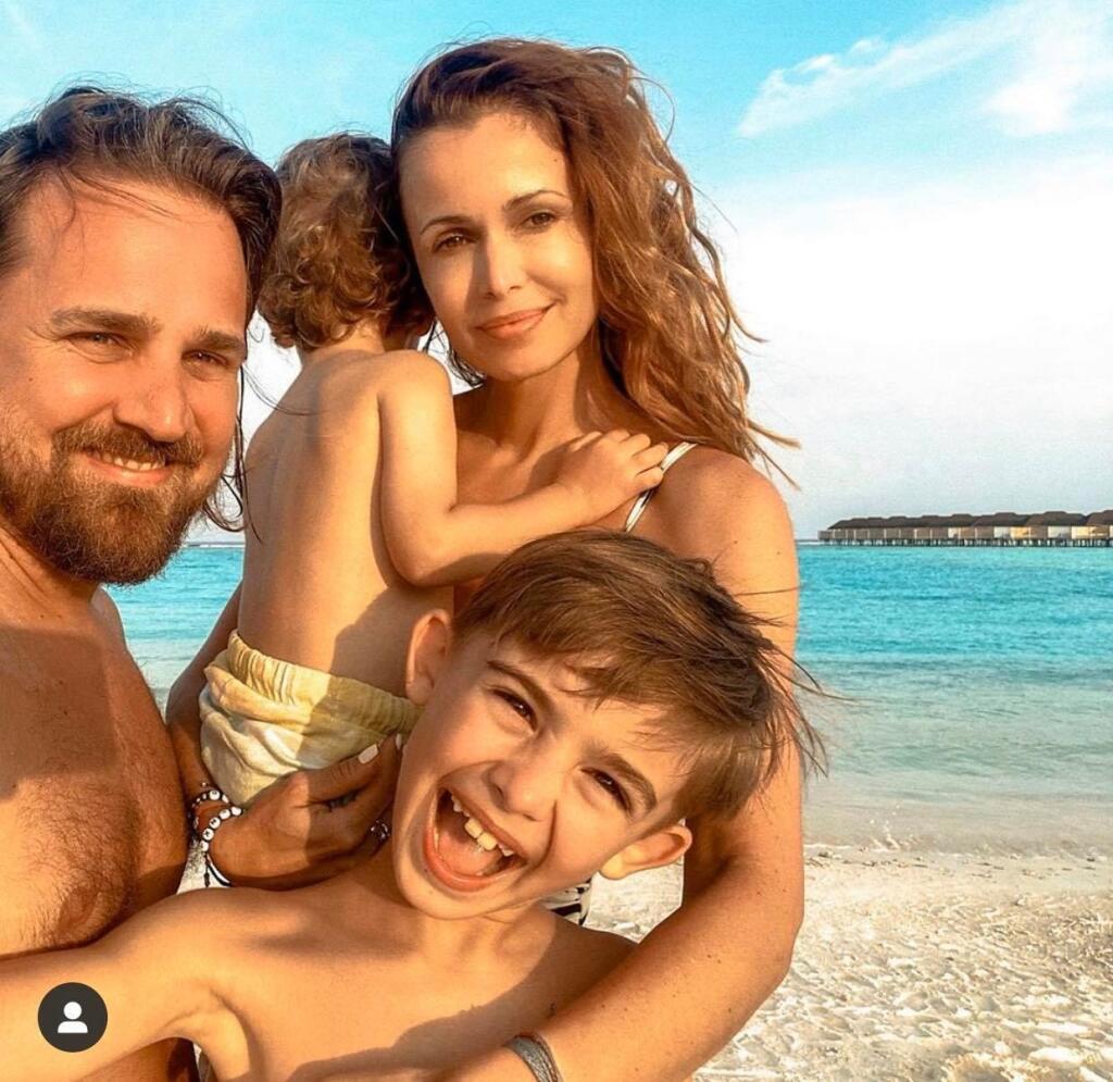 Lenka s rodinkou na Maledivách.