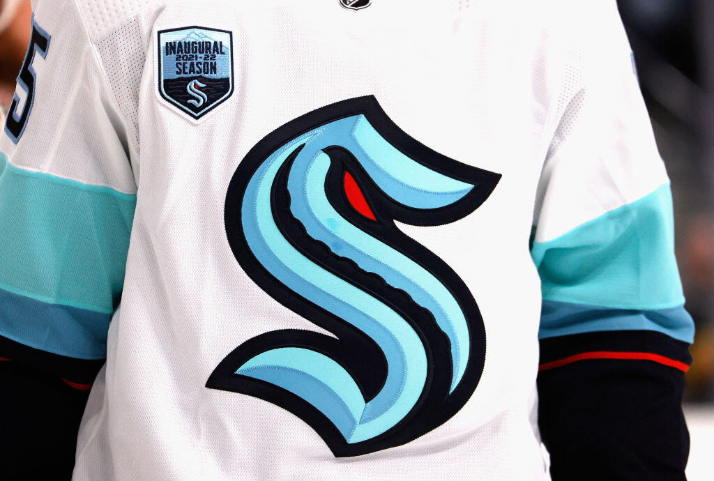 Detailný pohľad na logo nového klubu v NHL, Seattlu Kraken.