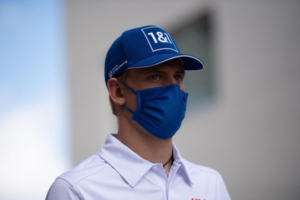Mick Schumacher s podporou mamy obsadil na VC USA nakoniec 16. miesto.