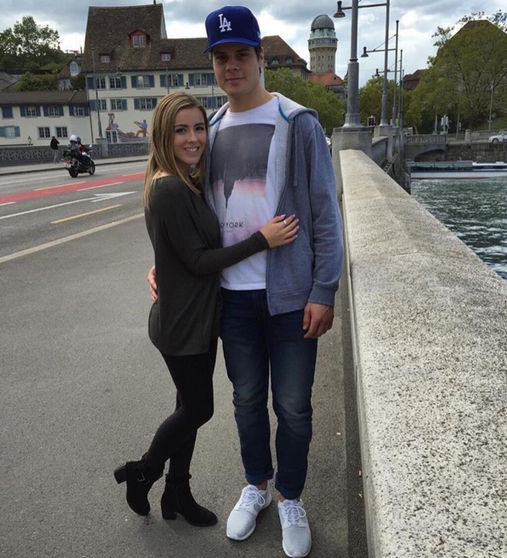 Auston Matthews hral istý čas vo Švajčiarsku, takže boli s Emily rozlúčení.