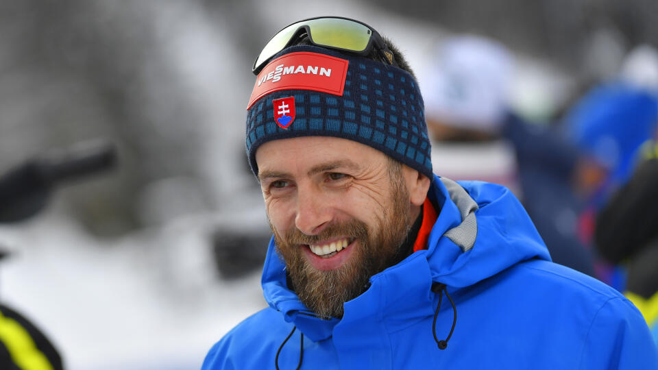Trénera slovenskej mužskej reprezentácie Daniela Kuzmina vystrieda vo funkcii Čech Tomáš Kos. Asistentom trénera by sa mal údajne stať Juraj Valenta. Kuzmin prijal miesto manažéra reprezentácie. Kto bude trénovať ženskú reprezentáciu sa zatiaľ nevyriešilo.