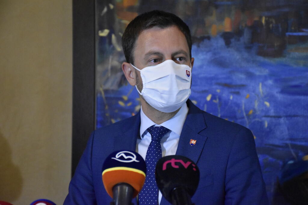 Sektor cestovného ruchu čelí pred nadchádzajúcou treťou vlnou pandémie veľkej neistote. Súvisí to s nízkou zaočkovanosťou proti novému koronavírusu na Slovensku. Po piatkovom rokovaní s hoteliermi na Štrbskom Plese to povedal premiér Eduard Heger (OĽANO).