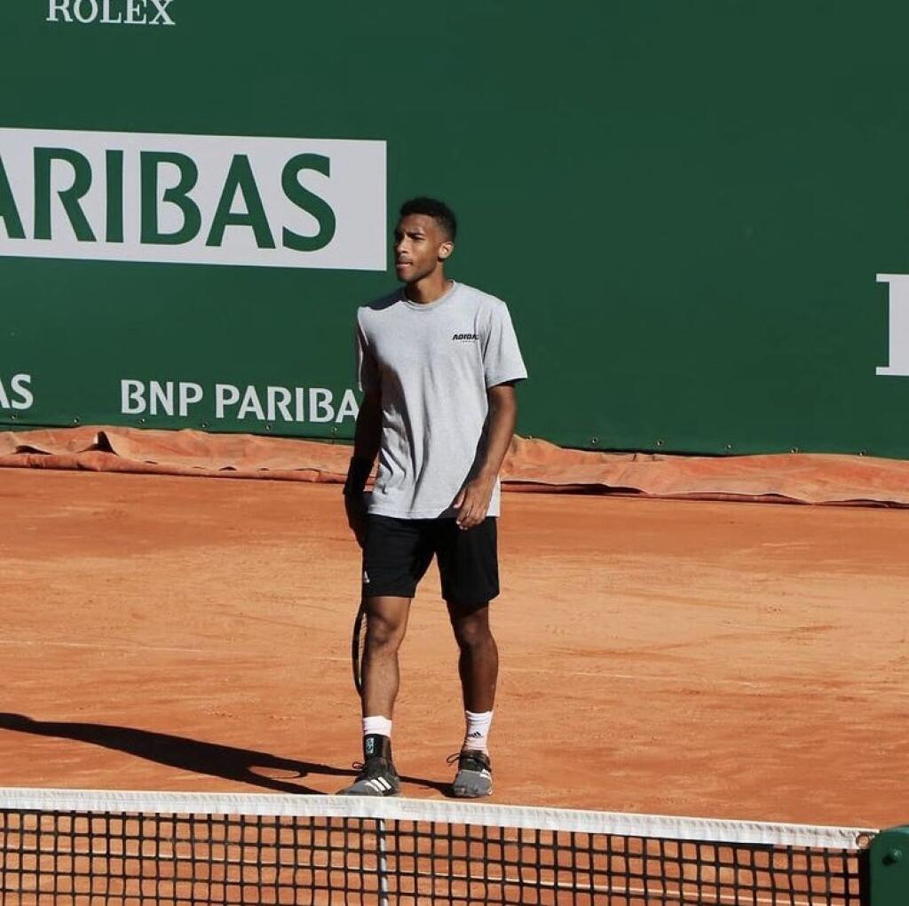Kanadský tenista Felix Auger-Aliassime bude počas antukovej časti sezóny na okruhu ATP dostávať rady od Toniho Nadala, ktorý v minulosti priviedol svojho synovca Rafaela Nadala k zisku šestnástich grandslamových titulov.