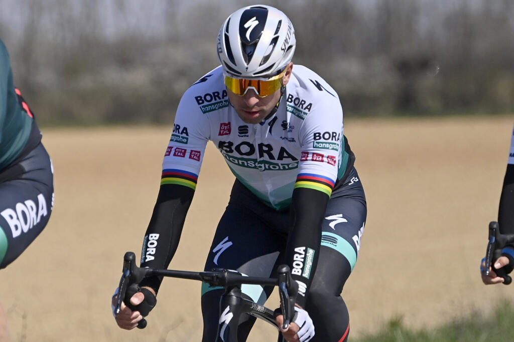 JB 61 Miláno - Slovenský cyklista Peter Sagan počas cyklistických pretekov Miláno - Sanremo v Miláne 20. marca 2021. FOTO TASR/AP
Slovakia's Peter Sagan pedals during the Milan to Sanremo cycling race, in Milan, Italy, Saturday, March 20, 2021. (Fabio Ferrari/LaPresse via AP)