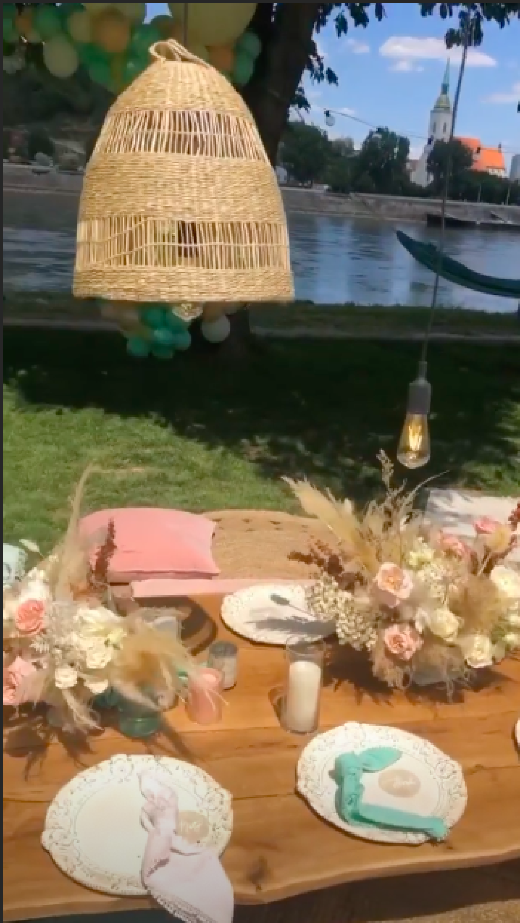 Špeciálna oslava baby shower, ktorá je tradičná najmä v Amerike sa konala v jednej z luxusných bratislavských reštaurácií pri nábreží Dunaja.