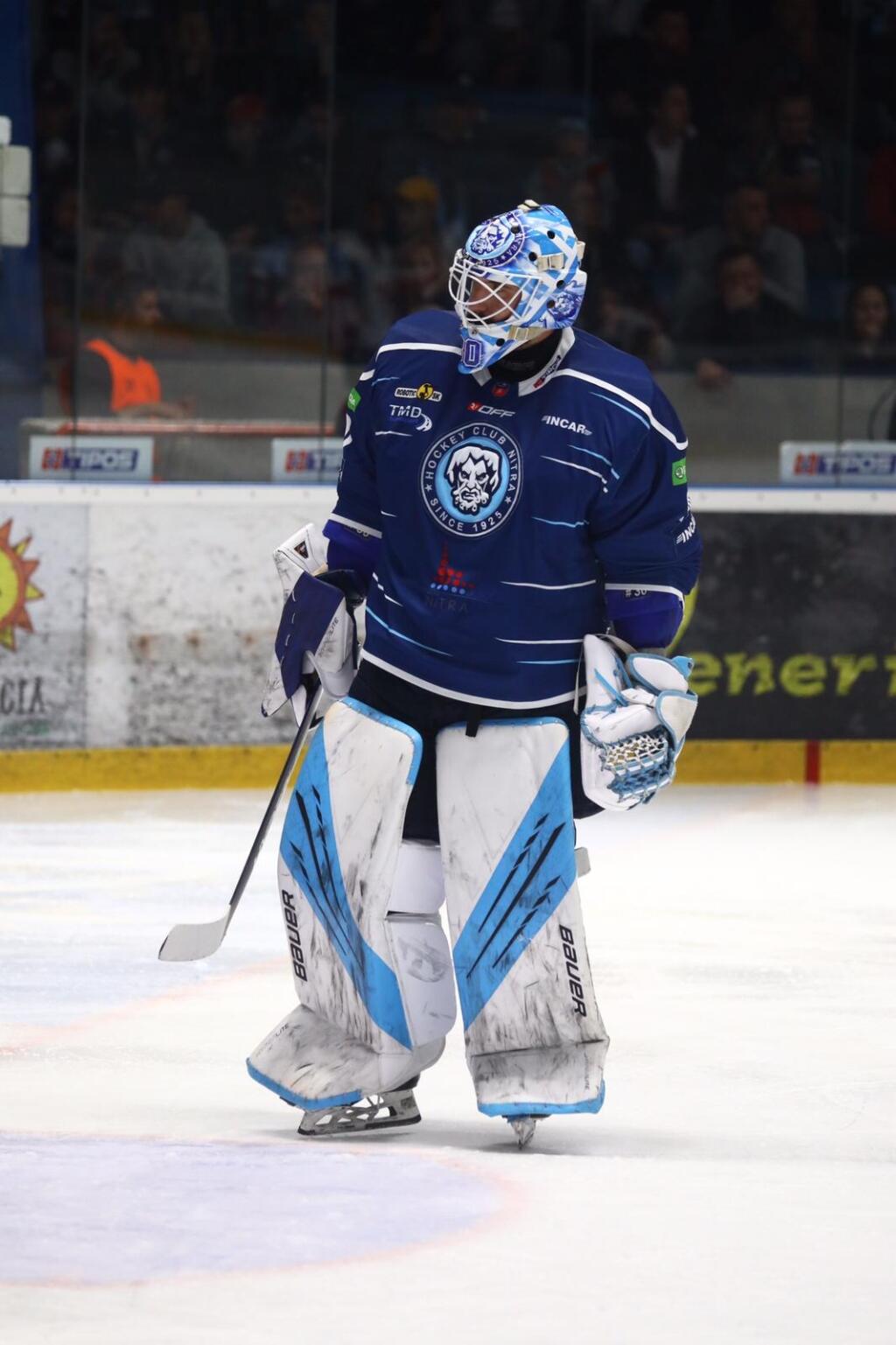 Brankár HK Nitra vo finálovom zápase extraligy play off HK Nitra - HC Slovan Bratislava.