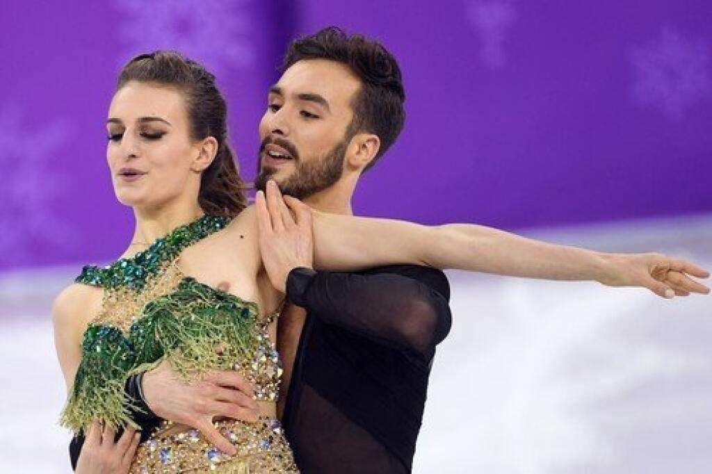 Francúzsky tanečný pár Gabriella Papadakisová a Guillaume Cizeron sa nevyhol trapasu, teda, najmä krasokorčuliarka si túto jazdu zapamätá.