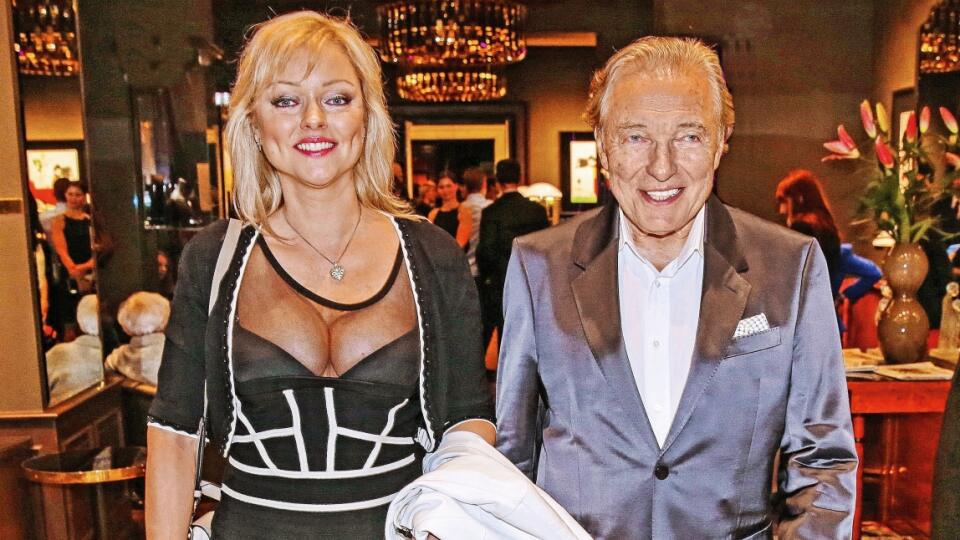 Udobrili sa: Karel Gott svojej najstaršej dcére Dominike, ktorá žije vo Fínsku, finančne pomáhal.