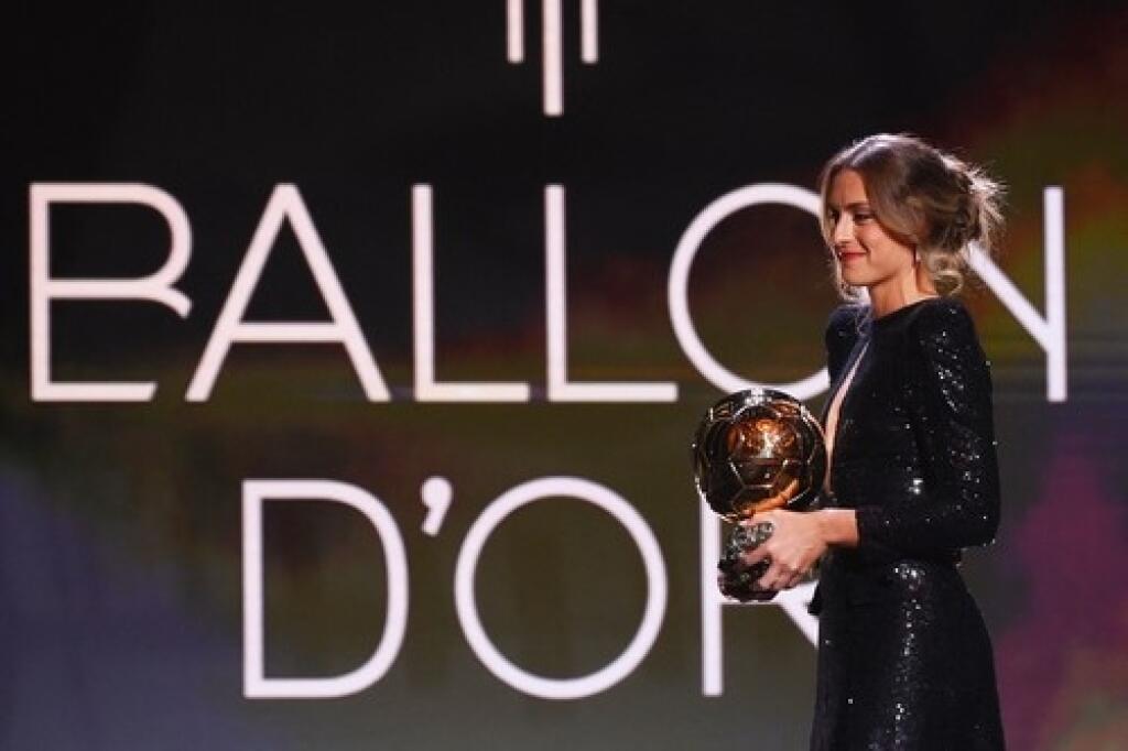 Najlepšou futbalistkou uplynulého roka sa stala barcelonská hráčka Alexia Putellasová.