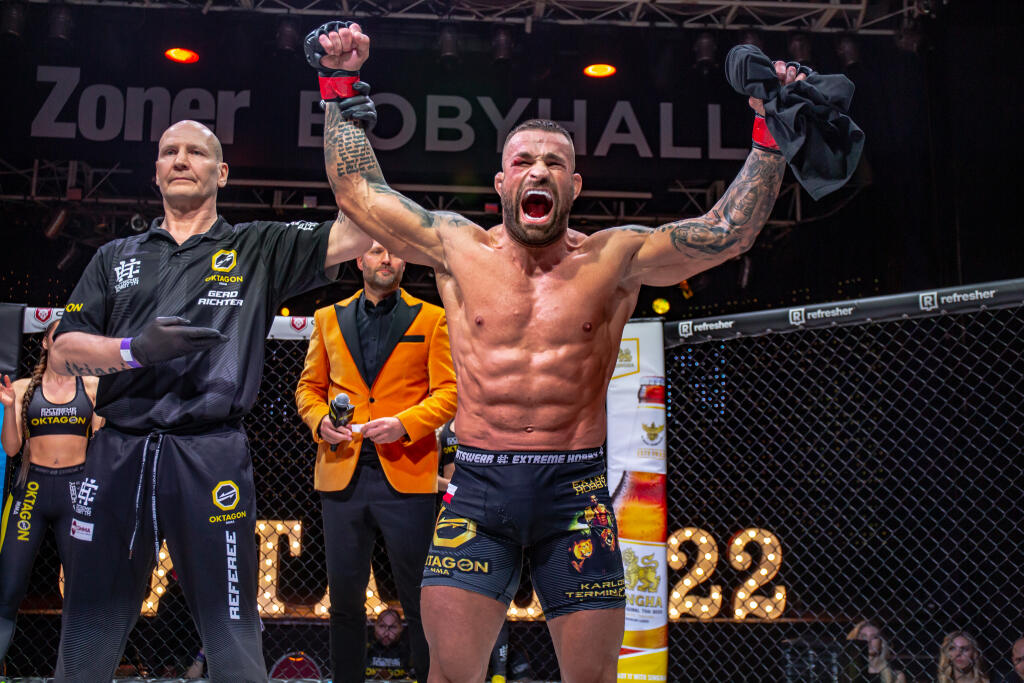 Ikona českej MMA Karlos Vémola si odkrúti pod hlavičkou československej organizácie Oktagon boxerskú premiéru.