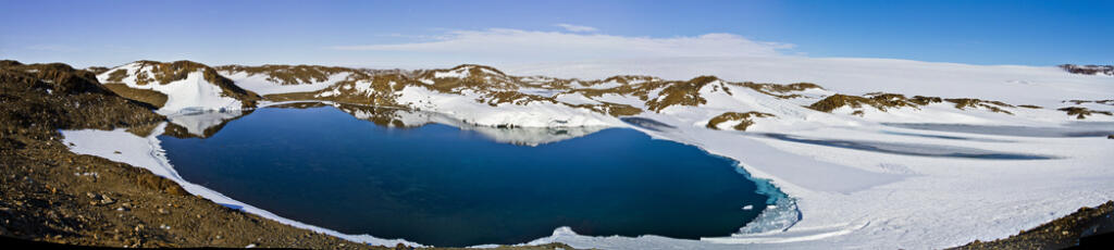 Lake,In,The,Schirmacher,Oasis-antarctica