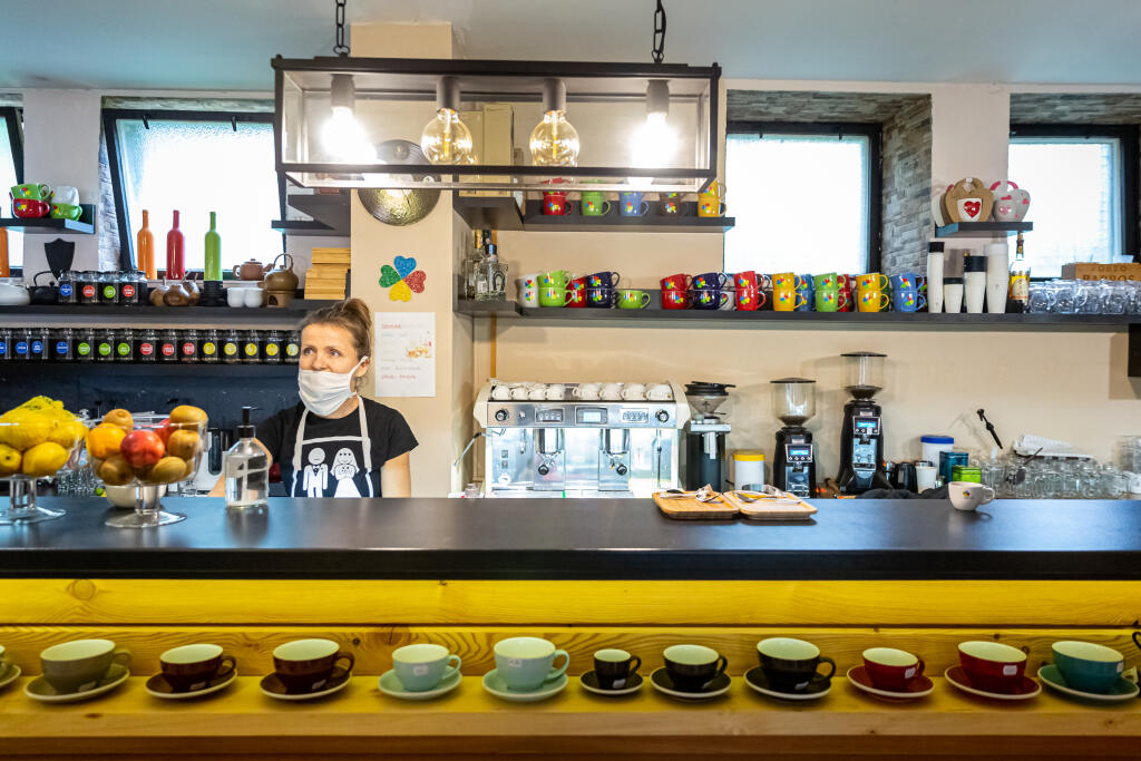 Na snímke Valéria Kadlubová, majiteľka Café Valéria v meste Hlohovec.