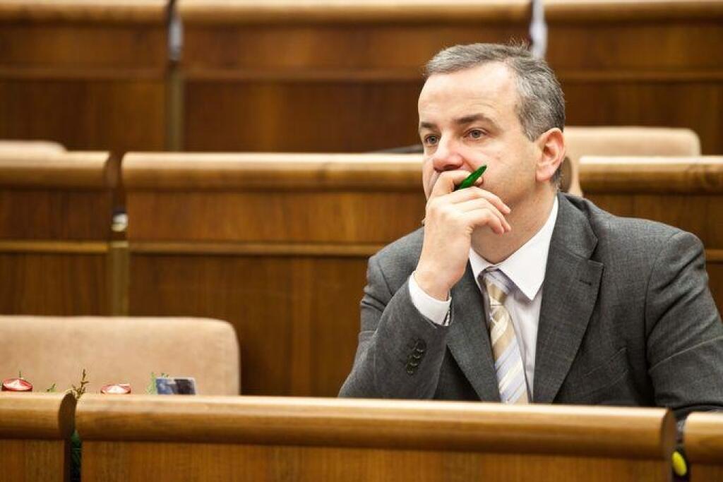 Smer si na tému ústava dáva pozor