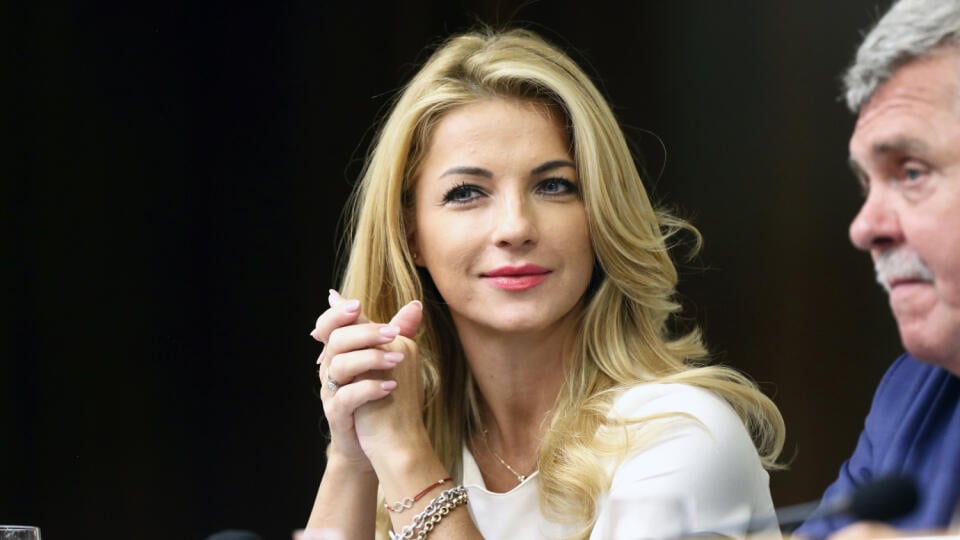 Na snímke zasadanie NRSR, prerokoval sa etický kódex, obliekanie a správanie poslancov.