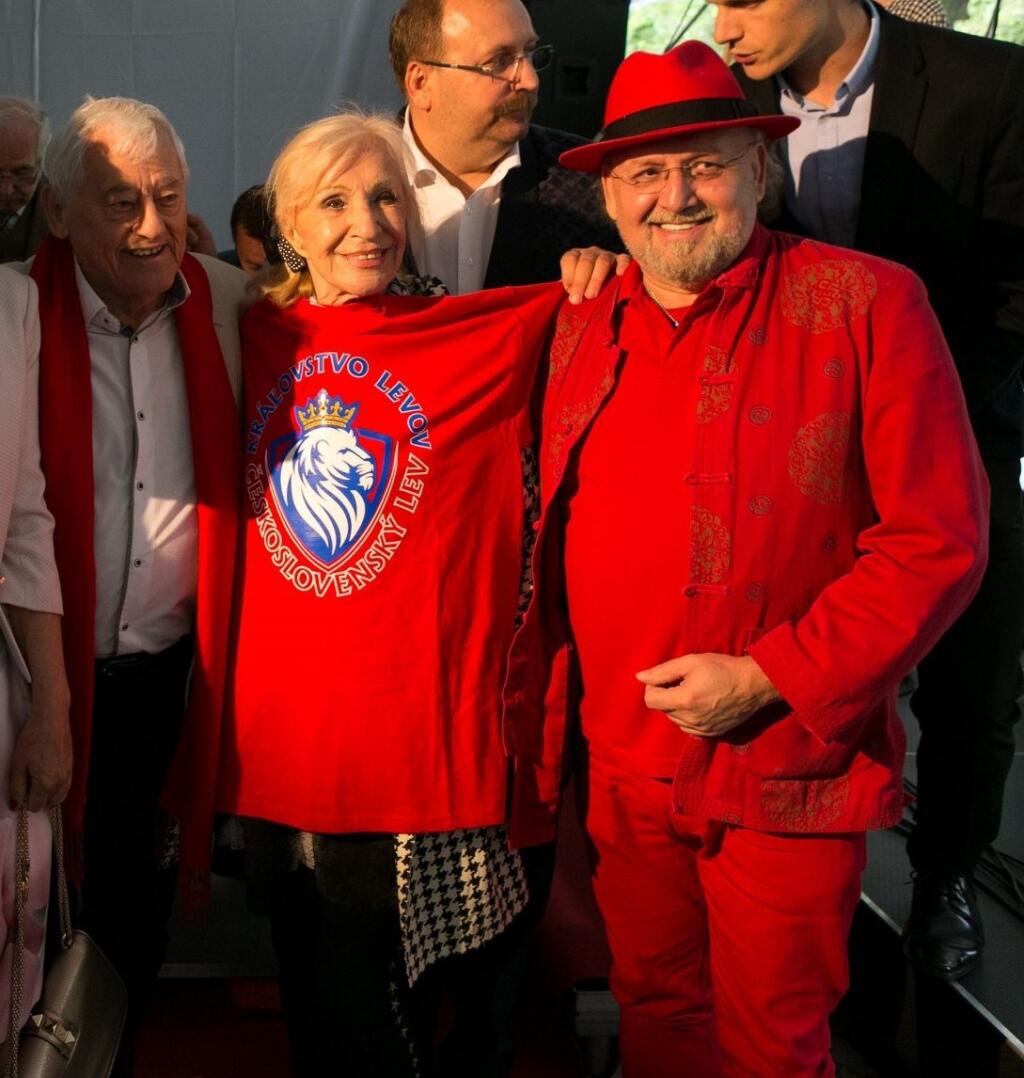 Marína je členkou Česko Slovenského leva.