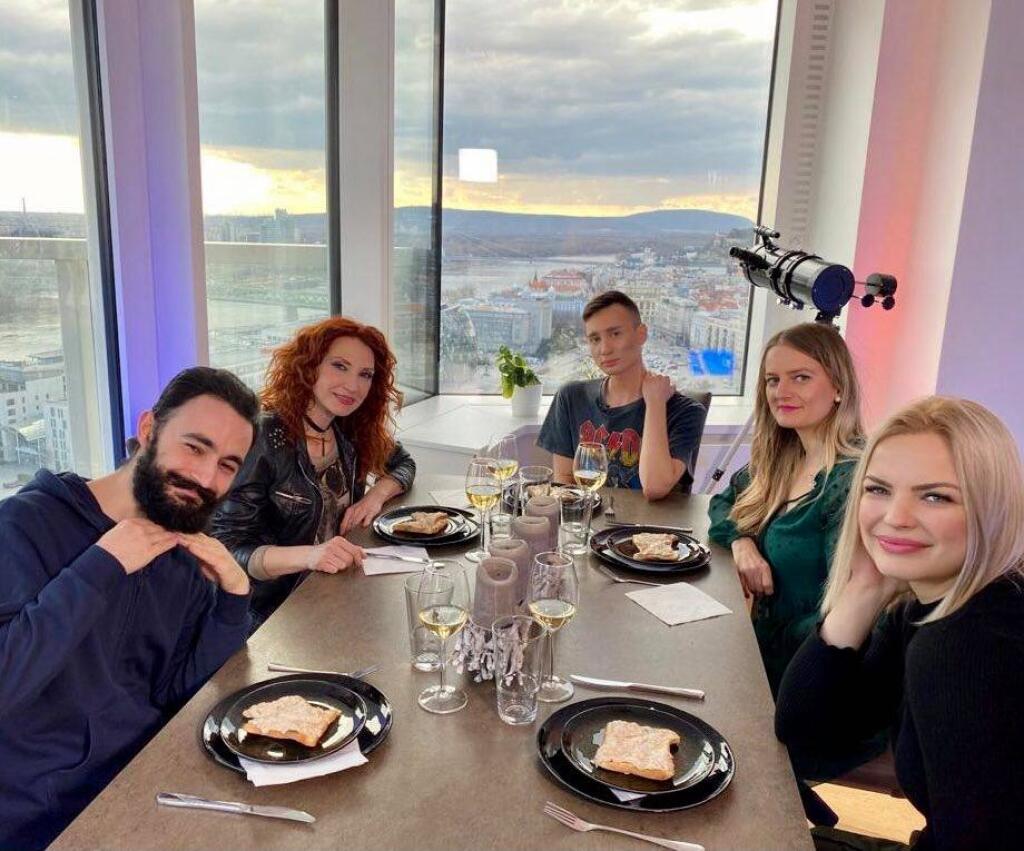 Relácia Bez servítky.