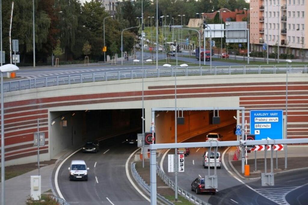 Problémový pražský tunel Blanka funguje prvé hodiny bez problémov