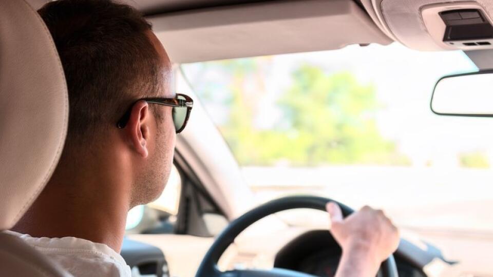 Sofer auto vodic dreamstime