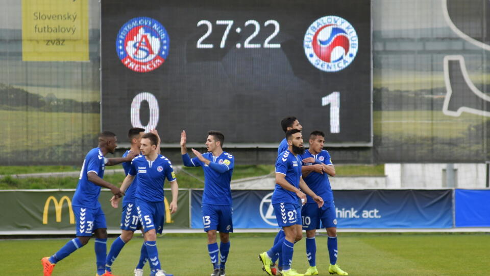 Futbalisti AS Trenčín prehrali v nedeľu v 12. kole Fortuna ligy v Žiline s FK Senica 2:3.