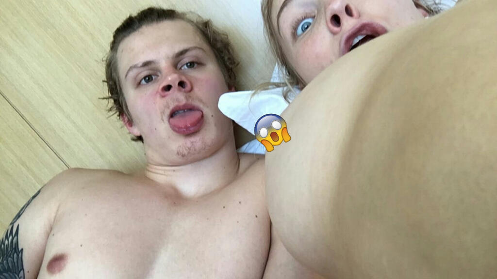 Keď si fínsky hokejista (momentálne v službách Toronta) Kasperi Kapanen zvečnil posteľné hrátky s priateľkou, zrejme mu nenapadlo, že sa môže stať obeťou hackerov.