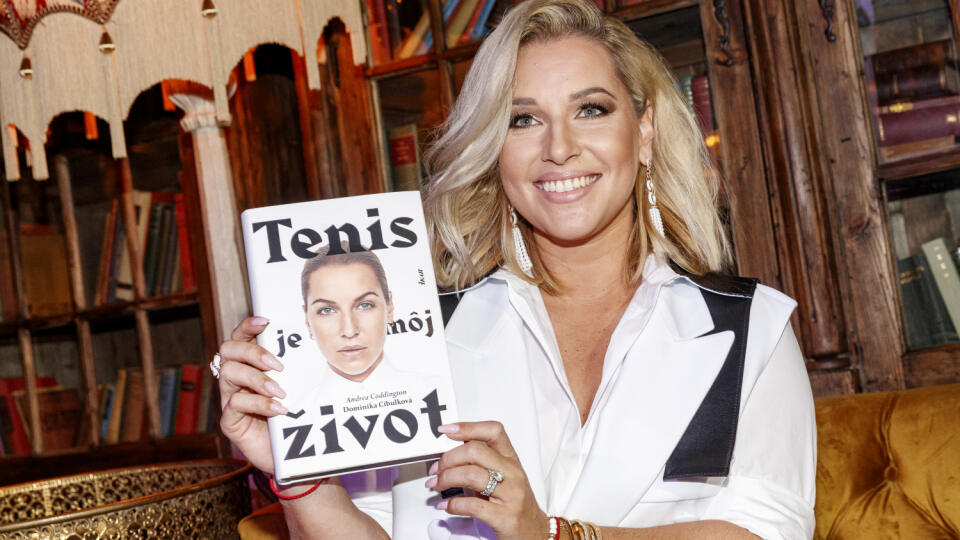 Najlepšia slovenská tenistka Dominika Navara Cibulková pokrstila svoju knižku Tenis je môj život. Zároveň počas krstu oznámila ukončenie svojej profesionálnej kariéry.