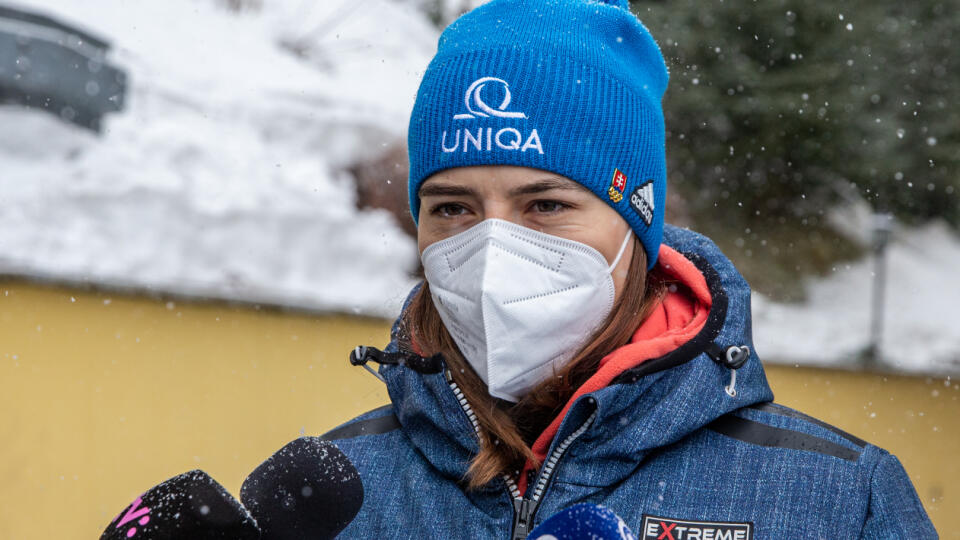 Na snímke je Petra Vlhová počas piatkového rozhovoru pre médiá po tréningu v Jasnej.