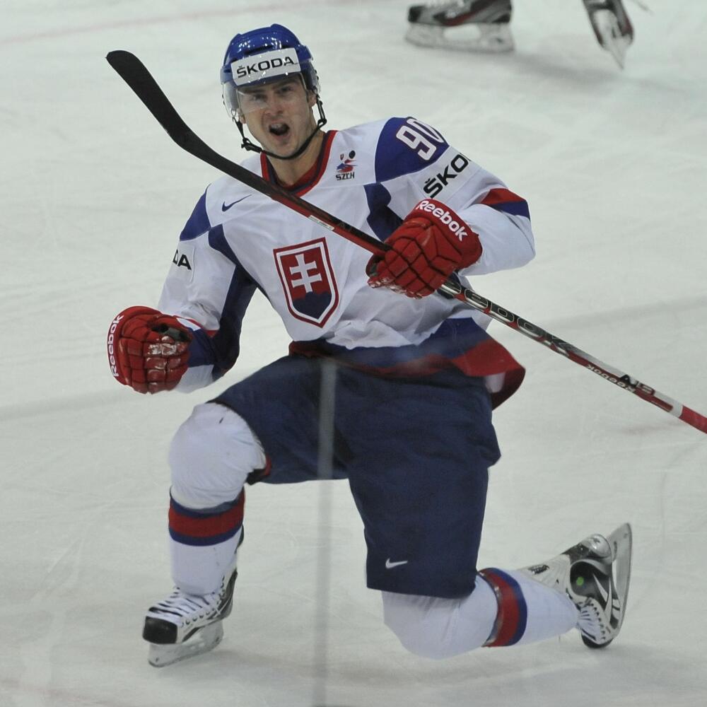 Tomáš Tatar sa raduje po strelení prvého gólu v stretnutí A-skupiny Švajčiarsko - Slovensko na MS v ľadovom hokeji 13. mája 2012 v Hartwall aréne v Helsinkách.