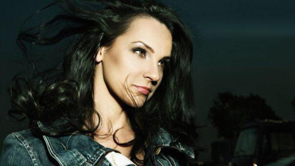 Michaela Misha Palová (44), ktorá pred rokmi kariéru speváčky zavesila na klinec sa aktuálne venuje foteniu a dvom dcérkam.
