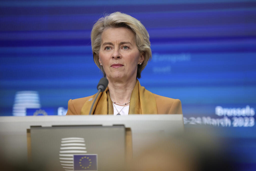 WA 88 Brusel - Predsedníčka Európskej komisie (EK) Ursula von der Leyenová informuje médiá o záveroch prvého dňa summitu EÚ v Bruseli vo štvrtok 23. marca 2023. Premiéri a prezidenti členských krajín EÚ schválili plán a zašlú Ukrajine milión kusov delostreleckej munície počas nasledujúcich 12 mesiacov, aby pomohli krajine čeliť ruskej invázii. FOTO TASR/AP 

European Commission President Ursula von der Leyen addresses a media conference during EU summit in Brussels, Thursday, March 23, 2023. Eur