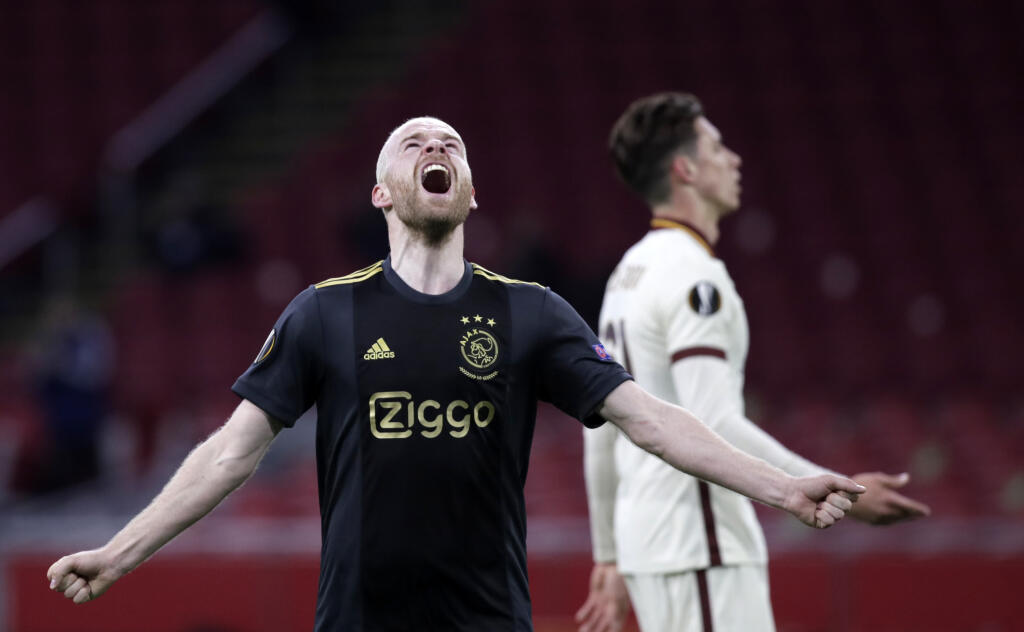 Holandský futbalový šampión Ajax Amsterdam nemôže v Lige majstrov nastúpiť v dresoch, ktoré odkazujú na jamajského speváka Boba Marleyho.