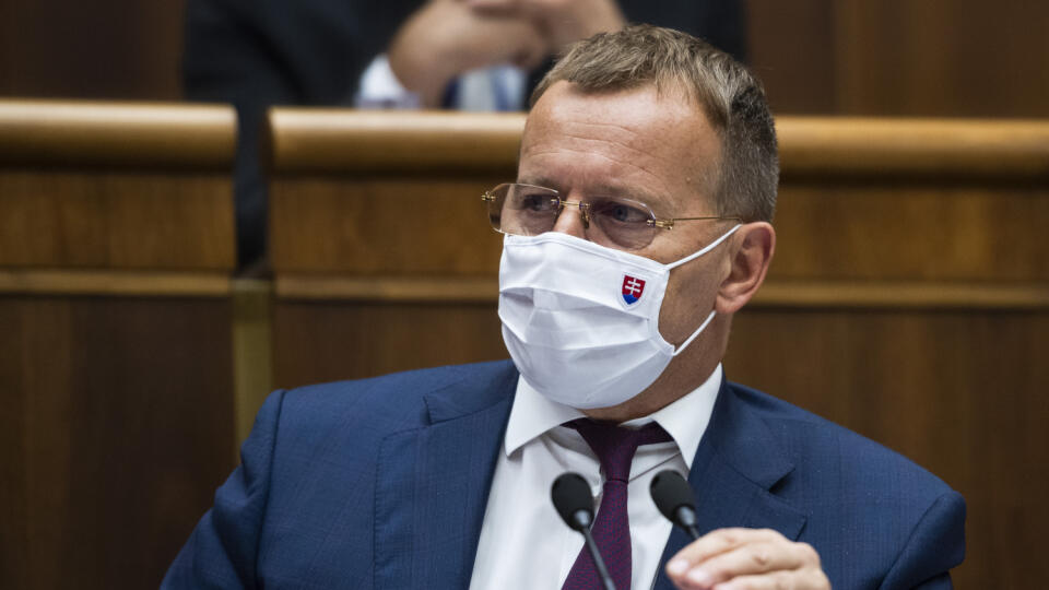 Na snímke predseda NRSR Boris Kollár (Sme rodina) počas hlasovania na 48. schôdzi Národnej rady SR, na ktorej inicioval opozičný Smer-SD odovolanie Richarda Sulíka (SaS) z postu ministra hospodárstva SR v Bratislave 27. októbra 2021. FOTO TASR - Jaroslav Novák
