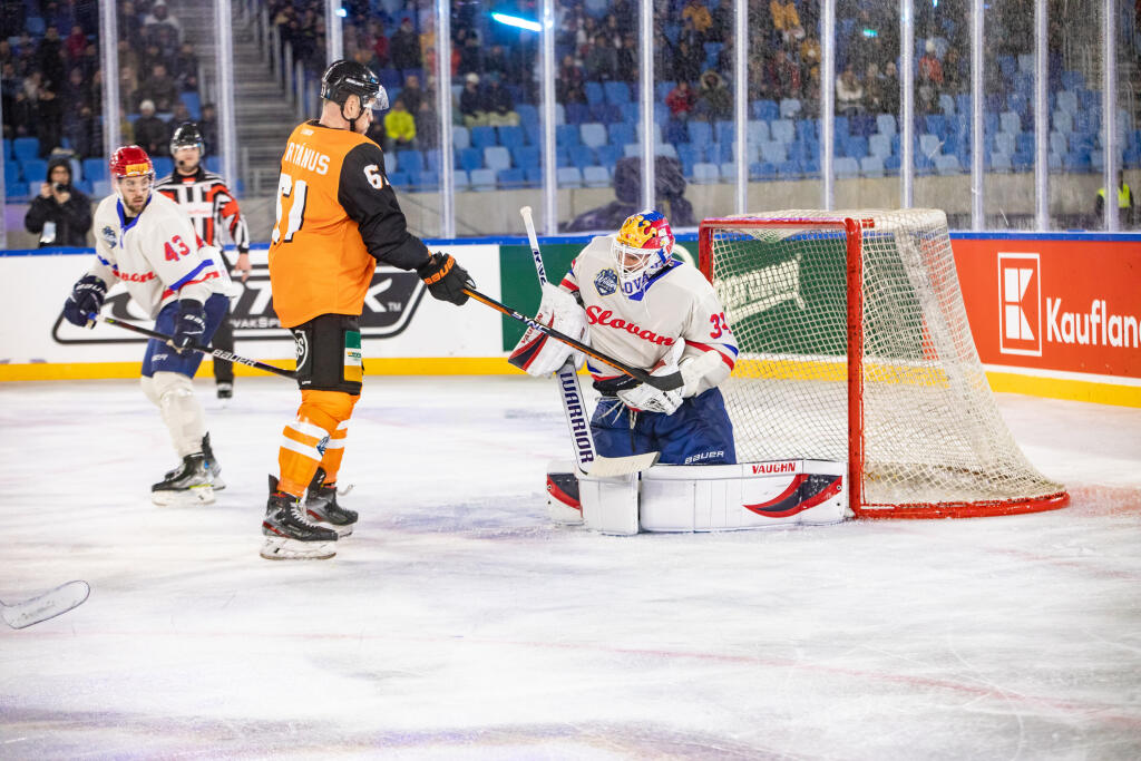 Hokejový zápas medzi HC Slovan a Košice (Winter games)