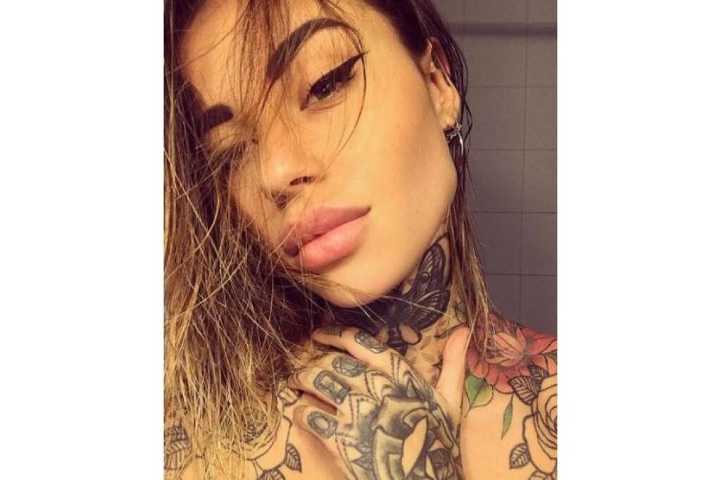 Zoe Cristofoli je obľúbenou na sociálnych sieťach. Má skvelý zmysel pre módu a jej tetovania jej dodávajú výnimočnosť