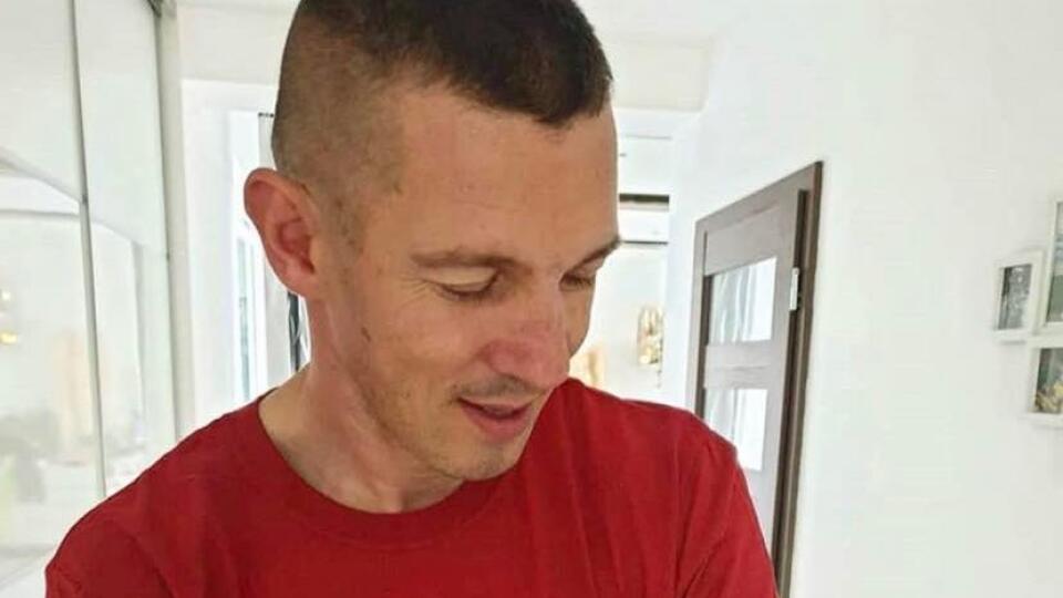 Tomi Kid Kovács zverejnil takúto rozkošnú fotku so svojim synčekom Dávidkom. S týmto malým prírastkom už počet členov rodiny slovenského boxera narástla na číslo 4.